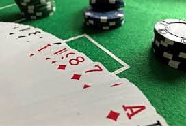 Tampilan antarmuka permainan baccarat di perangkat mobile